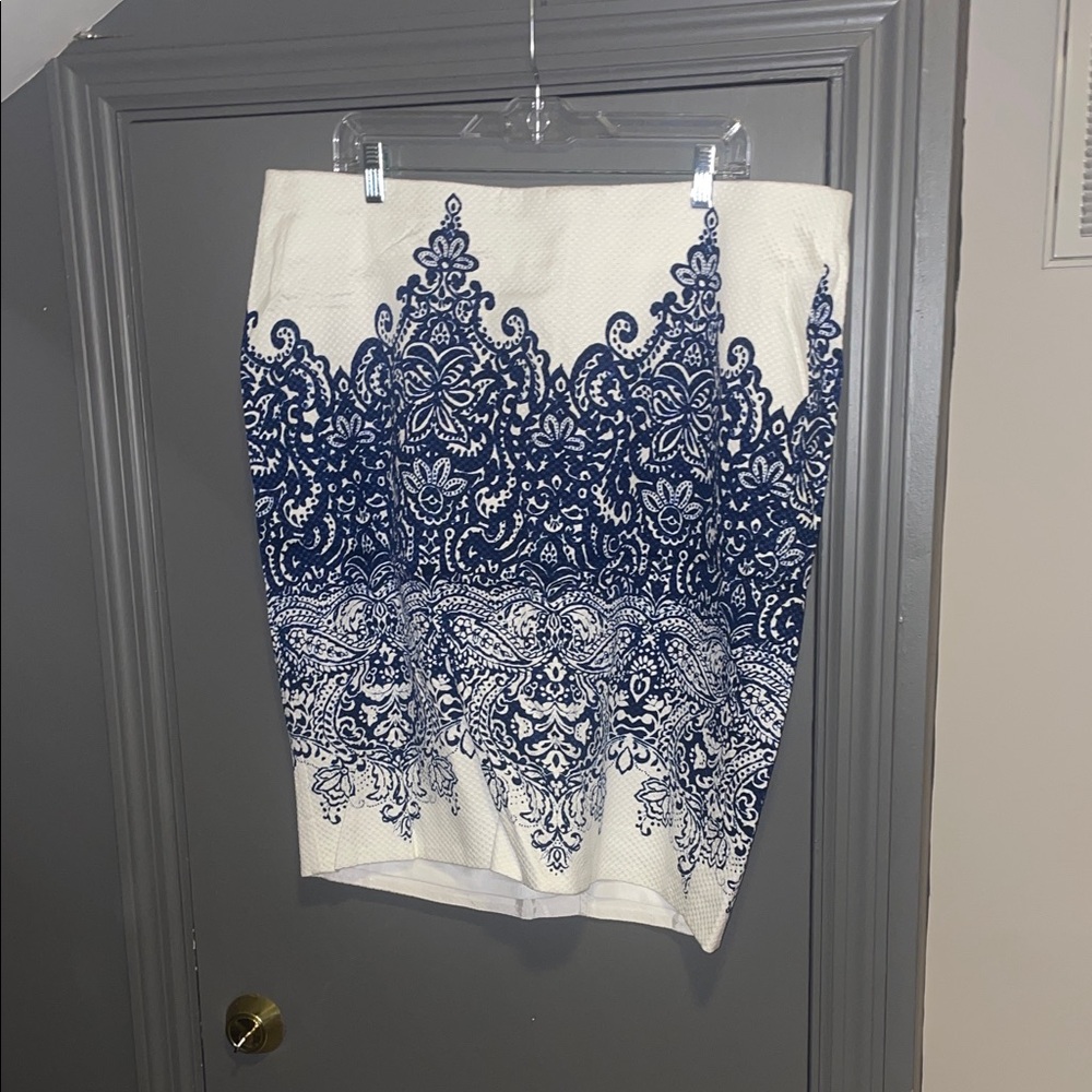 Lane Bryant White Pencil Skirt with Navy Ornate Border Print